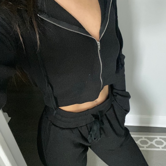 Black hoodie and jogger set - Picture 2 of 3